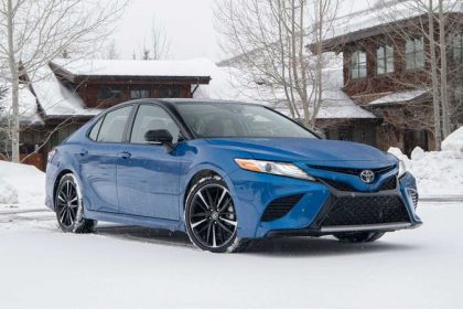 Toyota Camry AWD chốt giá từ 1.400 USD tại Mỹ